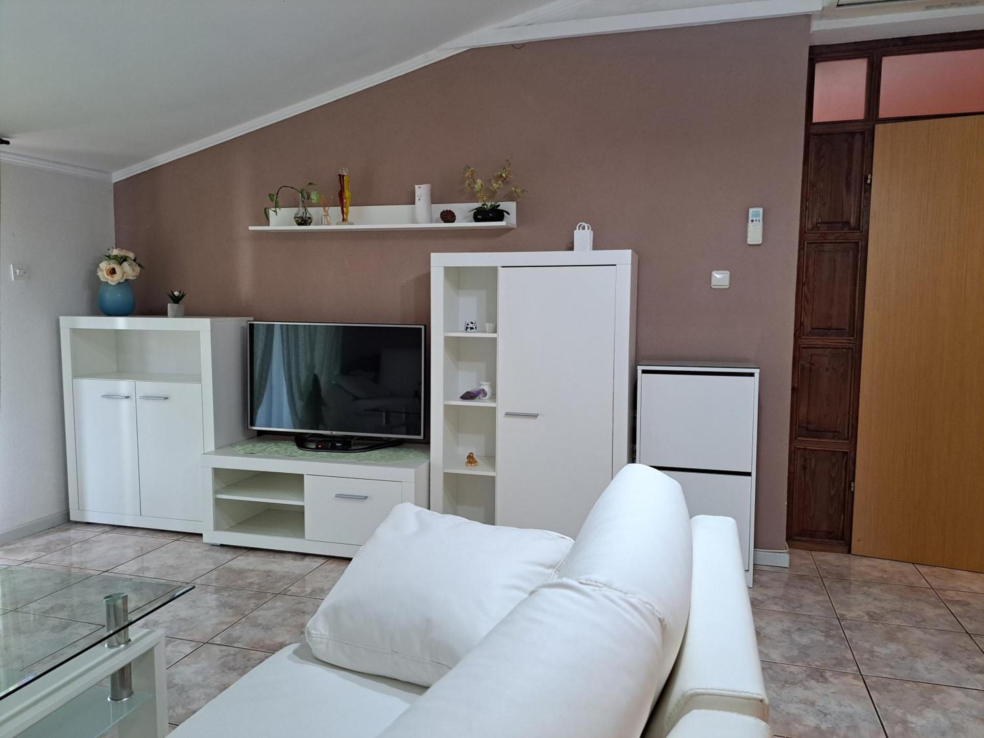Amaryllis Apartment